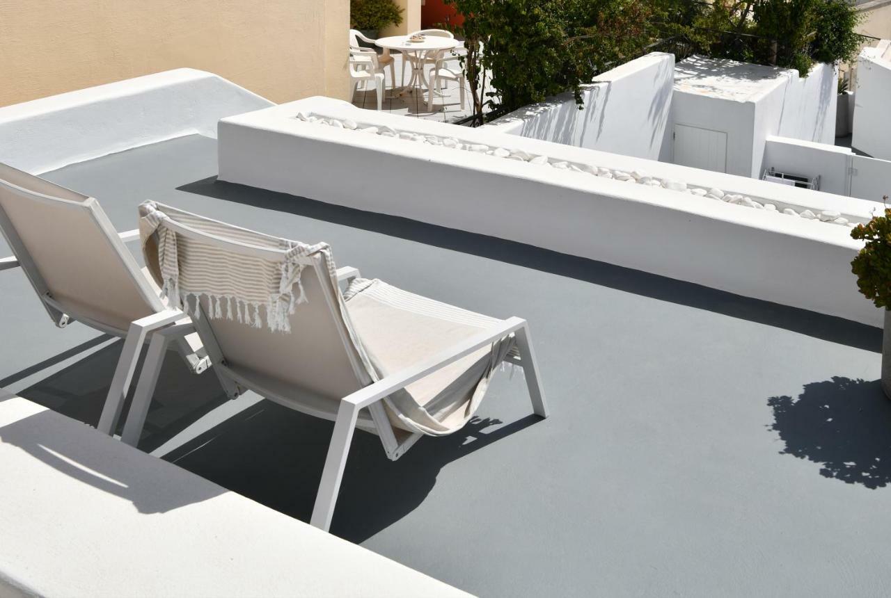 Thiro Santorini *